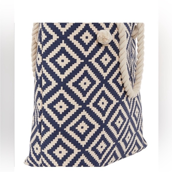 summer & rose Handbags - Blue and white nautical tote. Knotted straps. New never used. Summer & Rose.NWOT